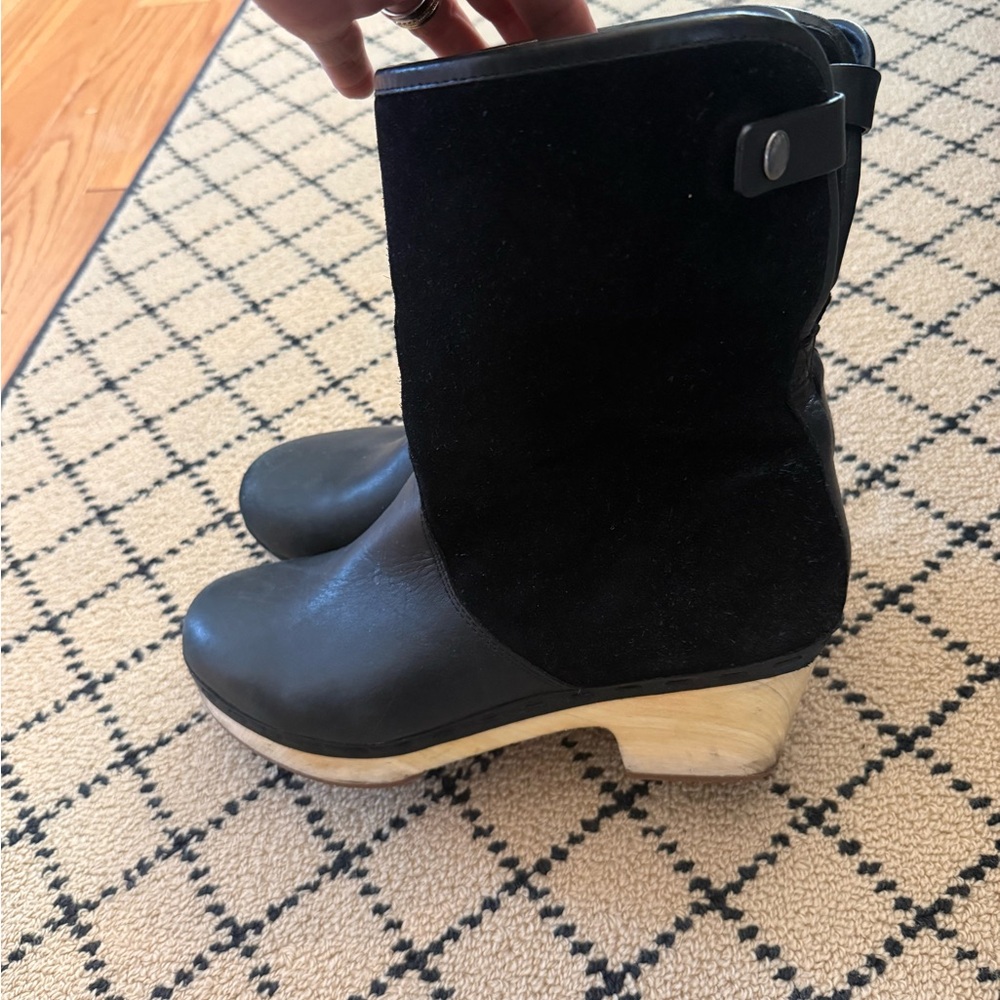 Frye Black Leather and Suede Boots – Fur Lined – 2 inch wooden heel – Size 10